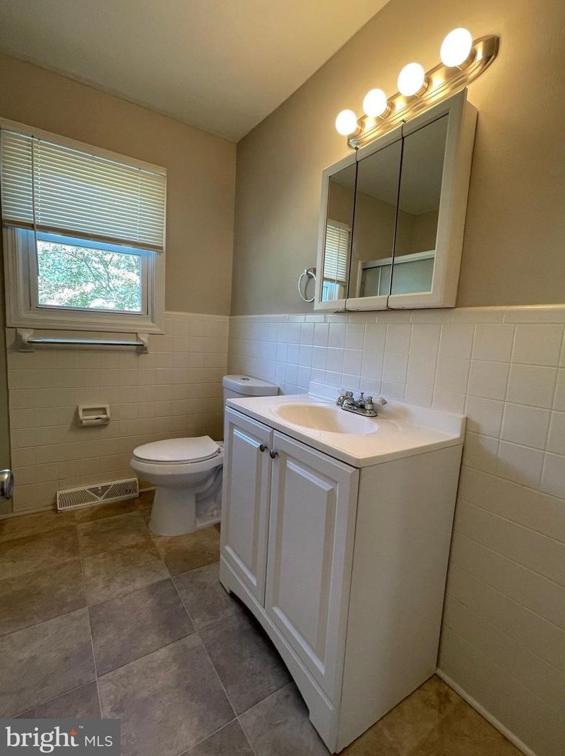 6 Rogers Dr, Stow Creek Twp NJ exterior