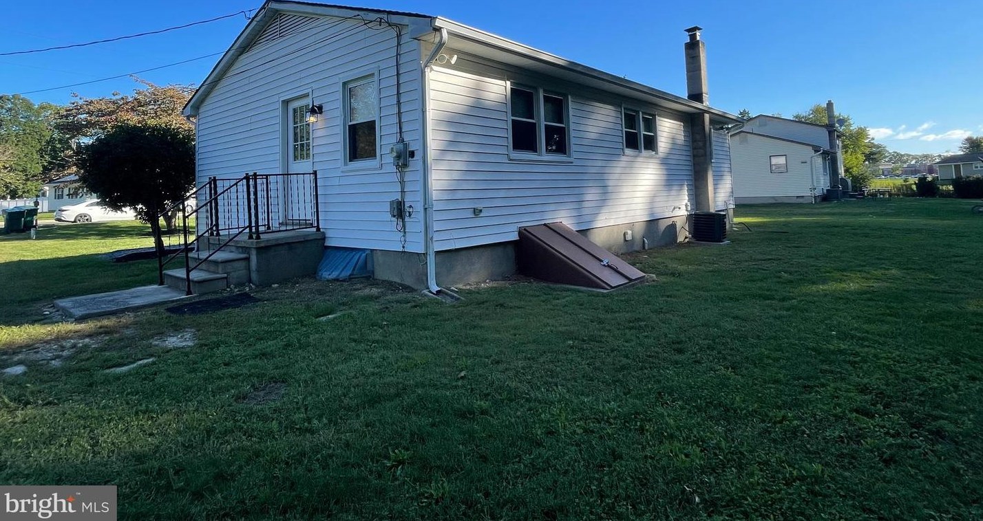 6 Rogers Dr, Stow Creek Twp NJ exterior