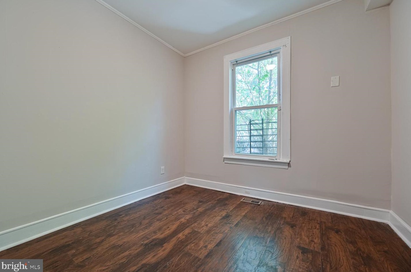 409 East Ave, Vineland NJ 08360-3815 exterior