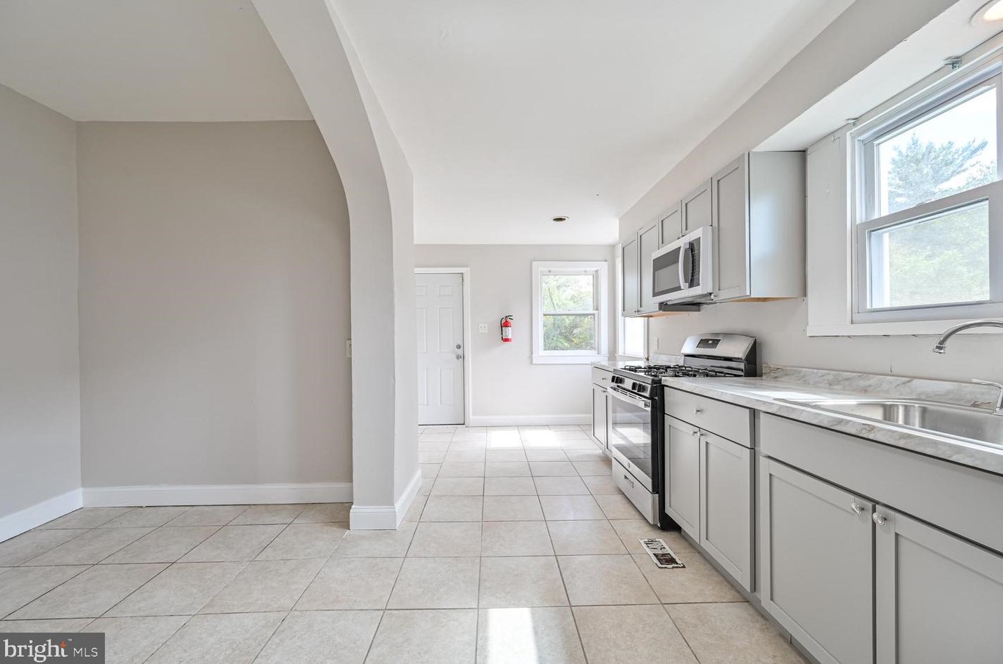 409 East Ave, Vineland NJ 08360-3815 exterior