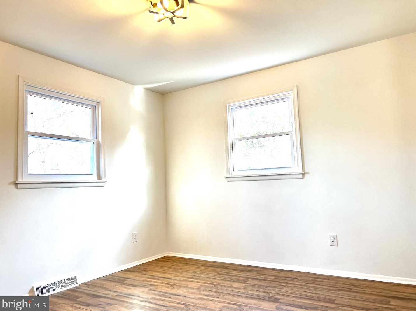 896 Vineland Ave, Stow Creek Twp NJ  08302-4819 exterior