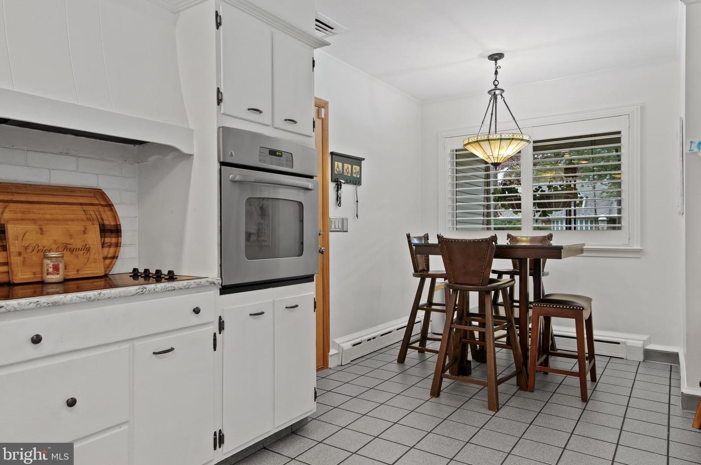 30 Northwood Dr, Vineland NJ  08360-4108 exterior