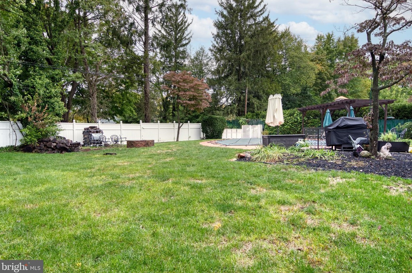 30 Northwood Dr, Vineland NJ  08360-4108 exterior