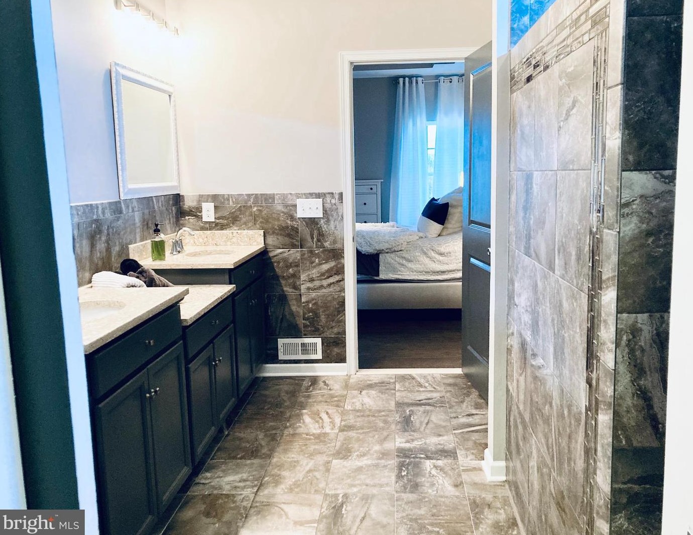 54 Cottage St, Millville NJ  08332-4829 exterior