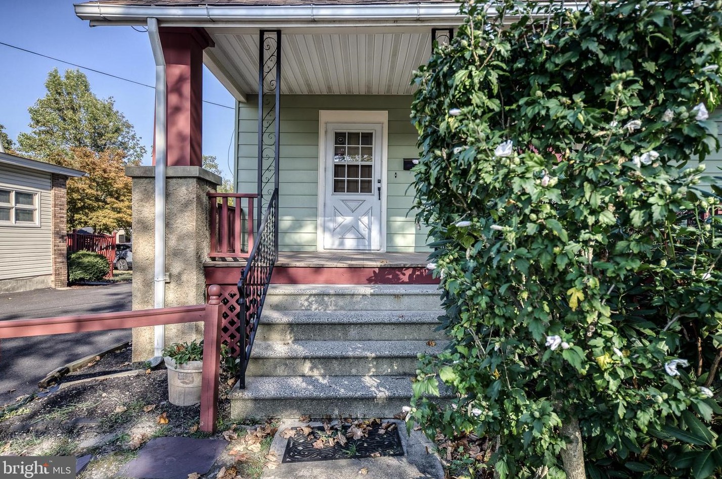 207 East Ave, Vineland NJ  08360-4717 exterior