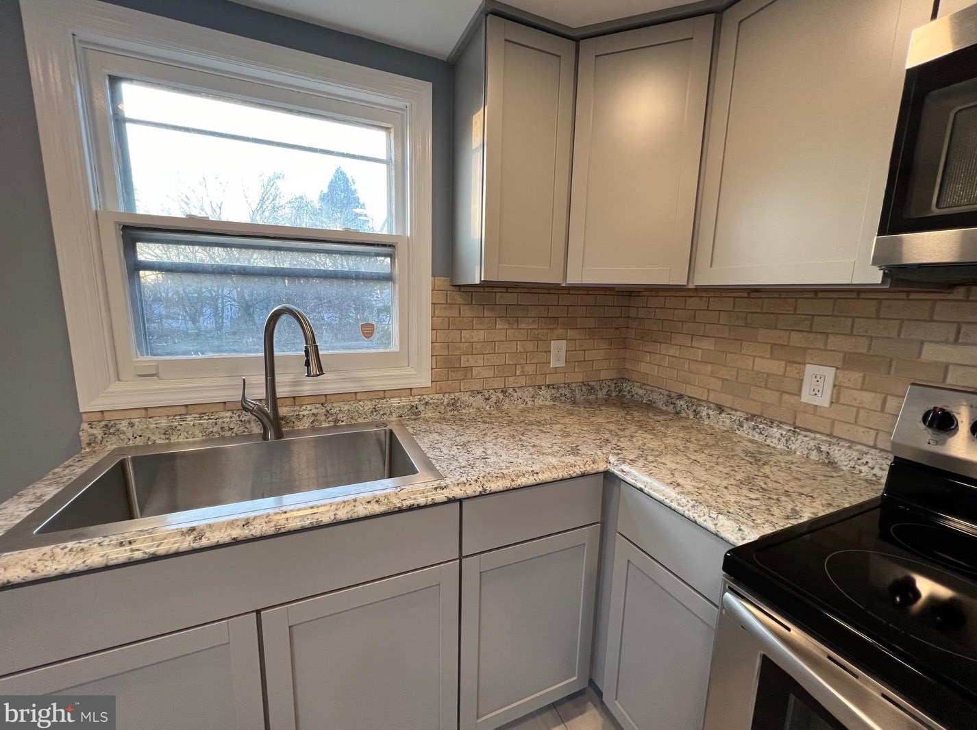 218 5th St, Millville NJ  08332-5318 exterior