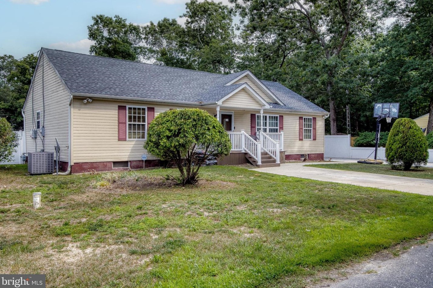 5 Queen Rd, Millville NJ  08332-7215 exterior