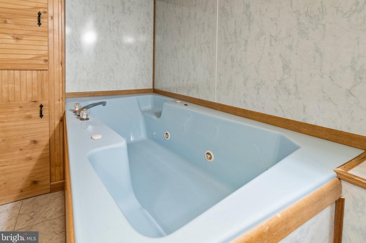 606 Valatia Ave, Millville NJ  08332-3918 exterior