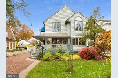 135 Hawthorne Avenue - Photo 1