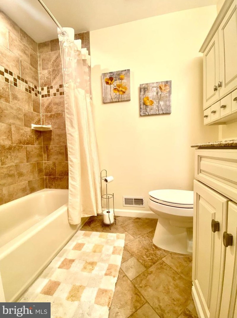 826 Plymouth Dr, Waterford Township NJ exterior