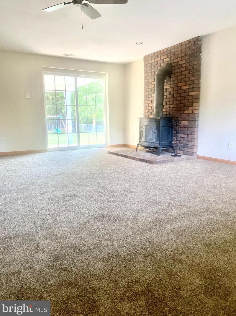 826 Plymouth Dr, Waterford Township NJ exterior