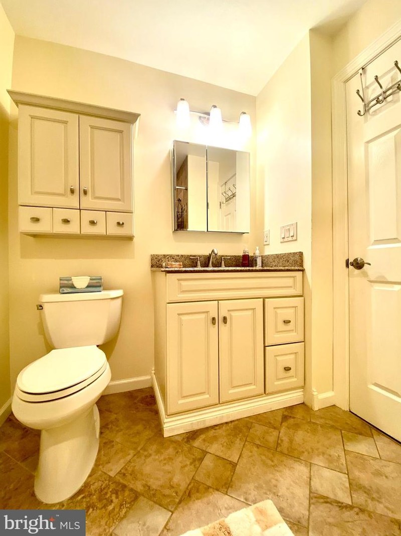 826 Plymouth Dr, Waterford Township NJ exterior