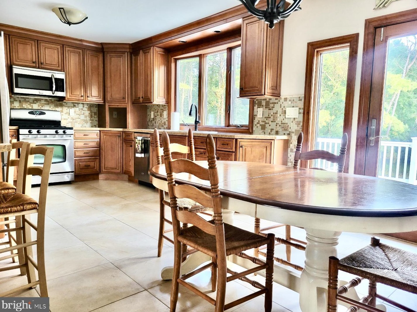 826 Plymouth Dr, Waterford Township NJ exterior