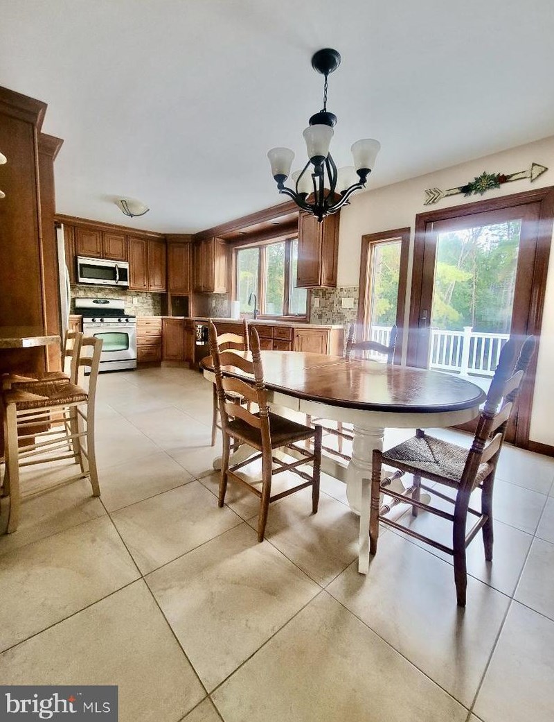 826 Plymouth Dr, Waterford Township NJ exterior