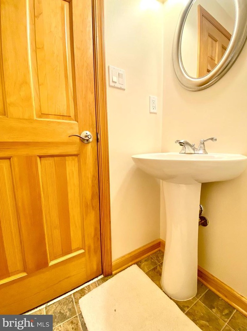 826 Plymouth Dr, Waterford Township NJ exterior