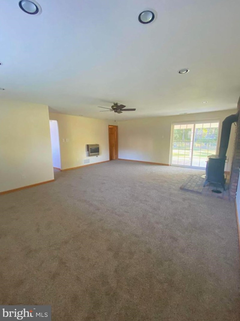 826 Plymouth Dr, Waterford Township NJ exterior