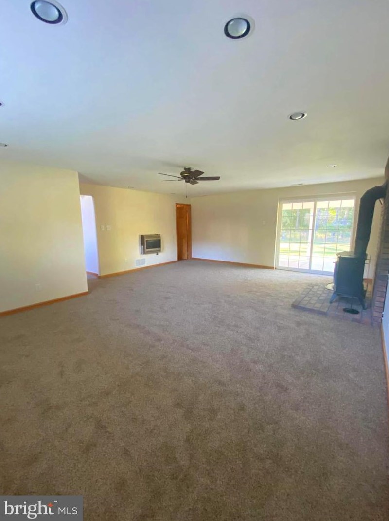 826 Plymouth Dr, Waterford Township NJ exterior