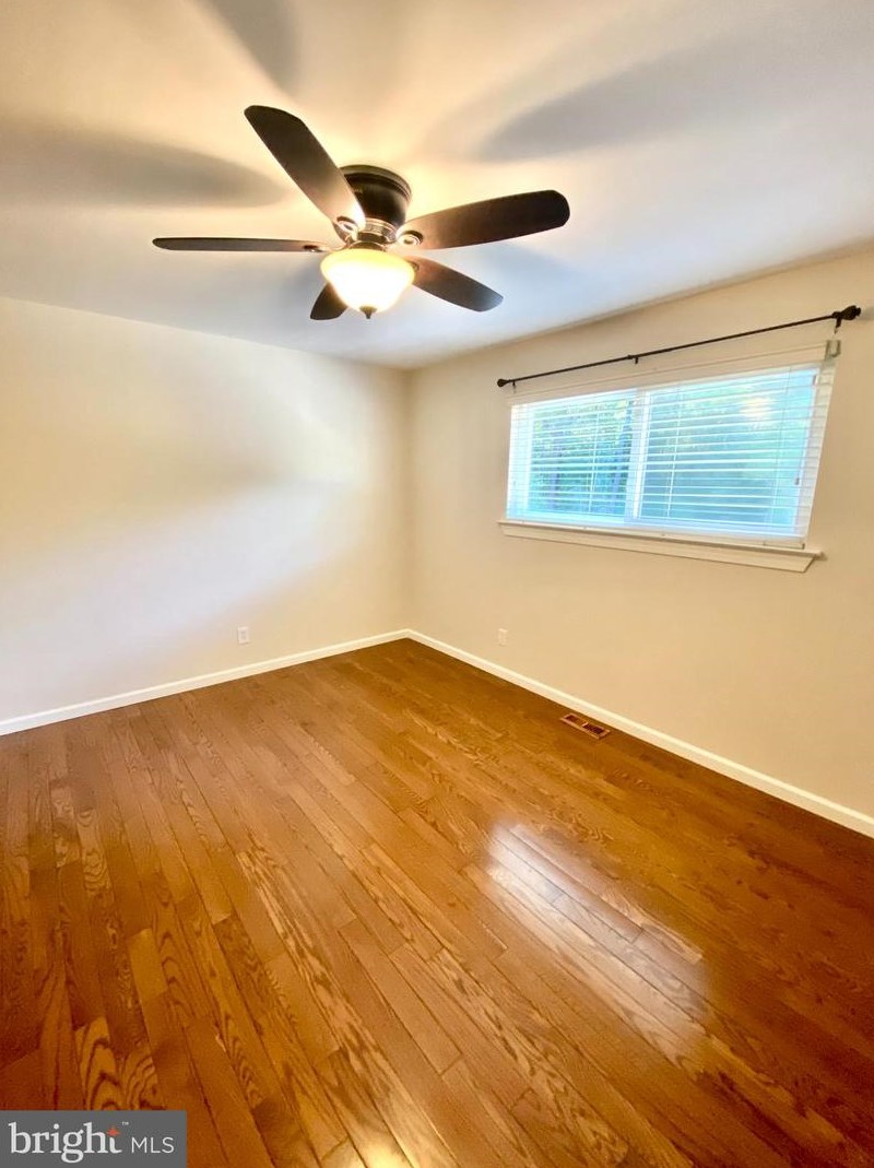 826 Plymouth Dr, Waterford Township NJ exterior