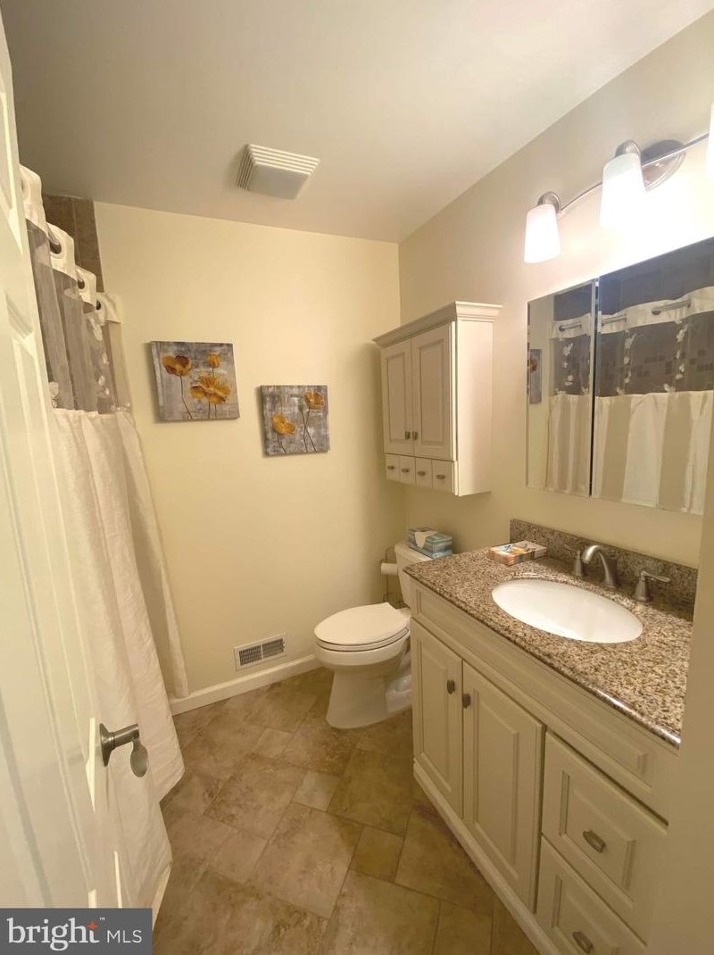 826 Plymouth Dr, Waterford Township NJ exterior