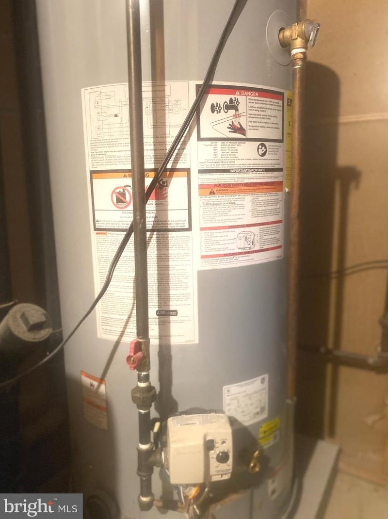 826 Plymouth Dr, Waterford Township NJ exterior