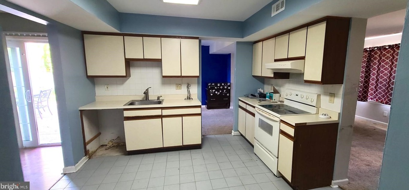 105 Ebbetts Dr, Waterford Township NJ 08004-3020 exterior