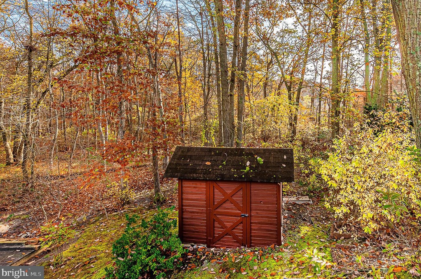 5 Woodstream Dr, Waterford Township NJ 08004-2933 exterior