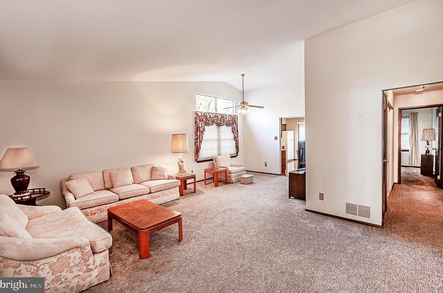 5 Woodstream Dr, Waterford Township NJ 08004-2933 exterior