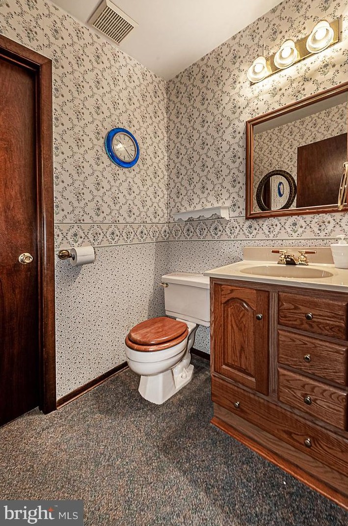 5 Woodstream Dr, Waterford Township NJ 08004-2933 exterior