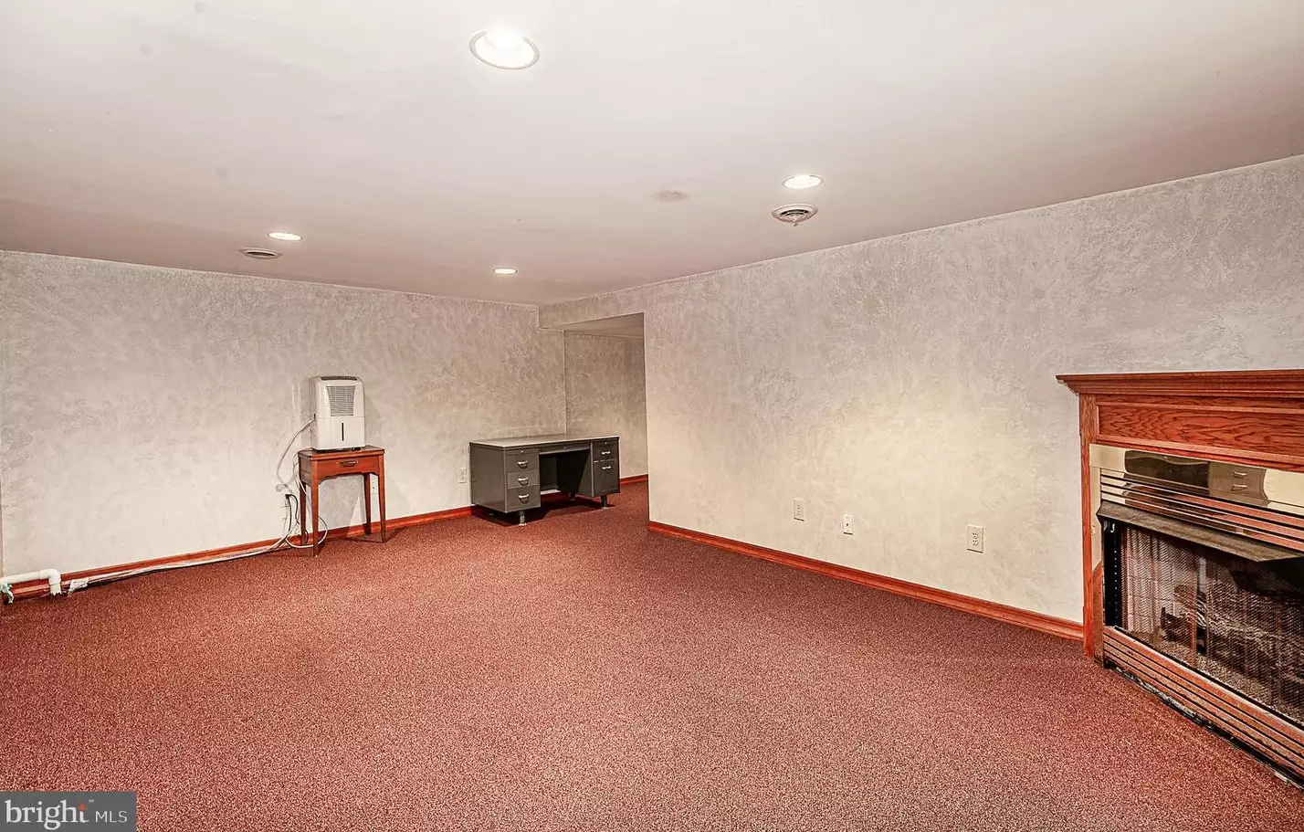 5 Woodstream Dr, Waterford Township NJ 08004-2933 exterior