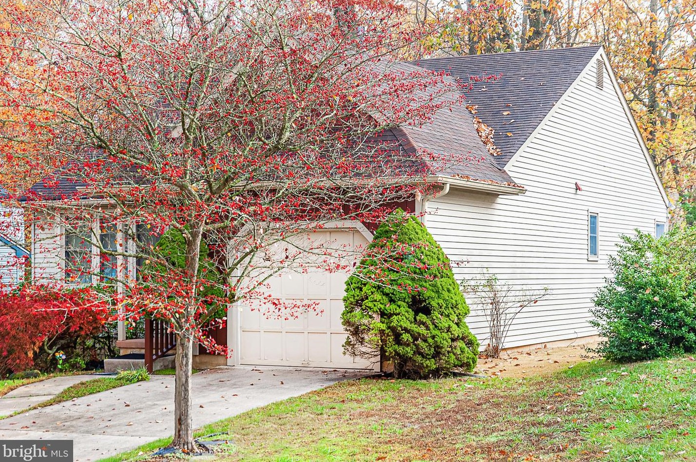 5 Woodstream Dr, Waterford Township NJ 08004-2933 exterior