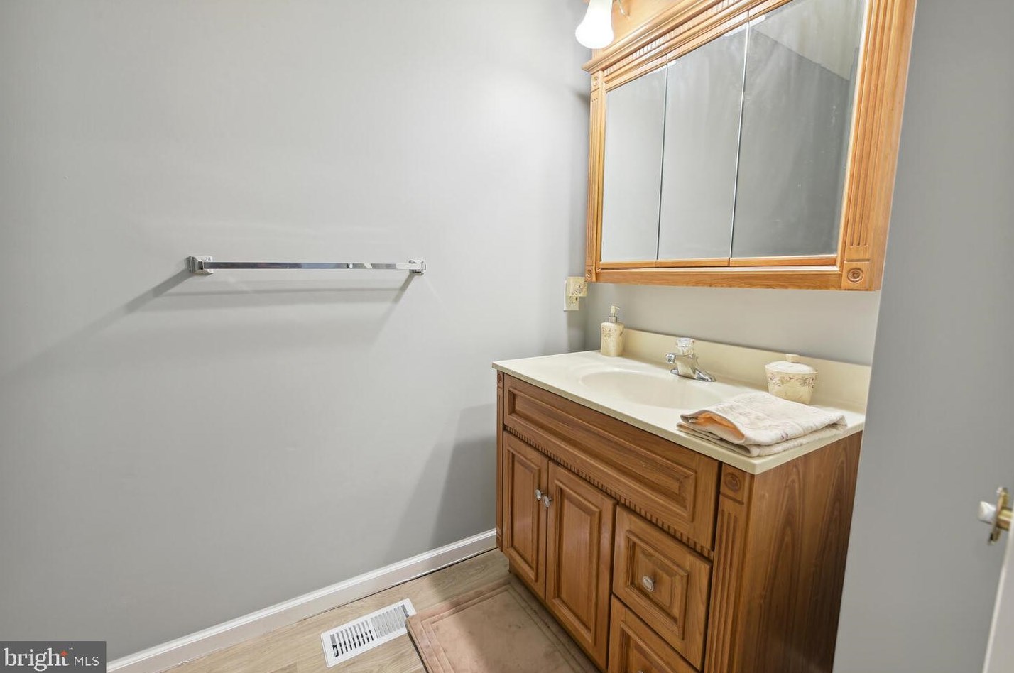 1007 Lincoln Ave, Waterford Township NJ 08004-1239 exterior