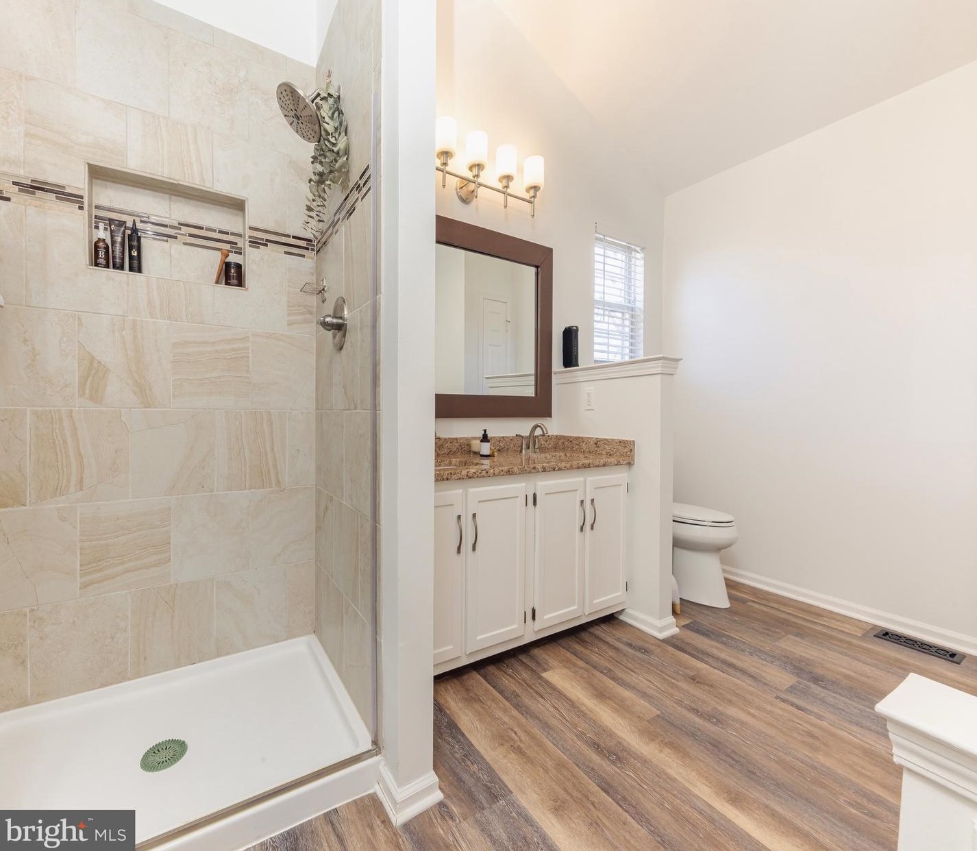 18 Bromley Ct, Waterford Township NJ  08004-2490 exterior