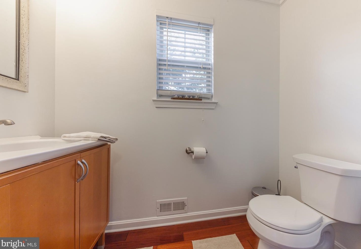 18 Bromley Ct, Waterford Township NJ  08004-2490 exterior