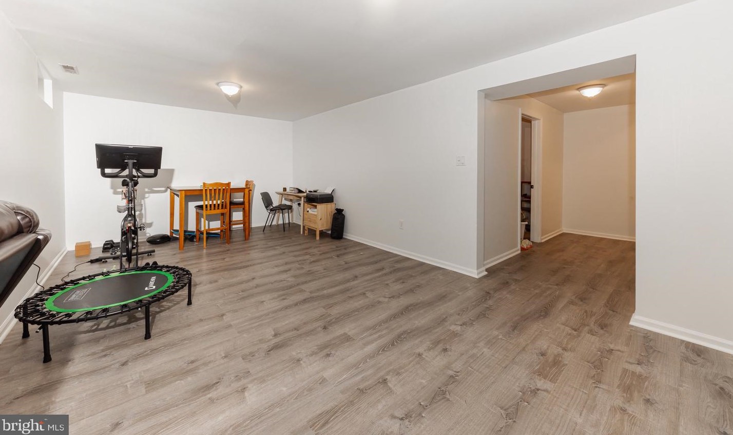 18 Bromley Ct, Waterford Township NJ  08004-2490 exterior