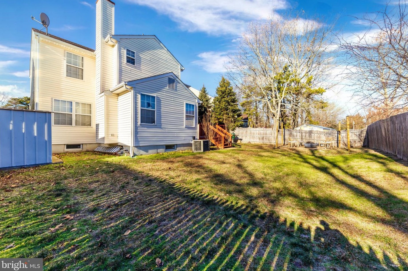 18 Bromley Ct, Waterford Township NJ  08004-2490 exterior