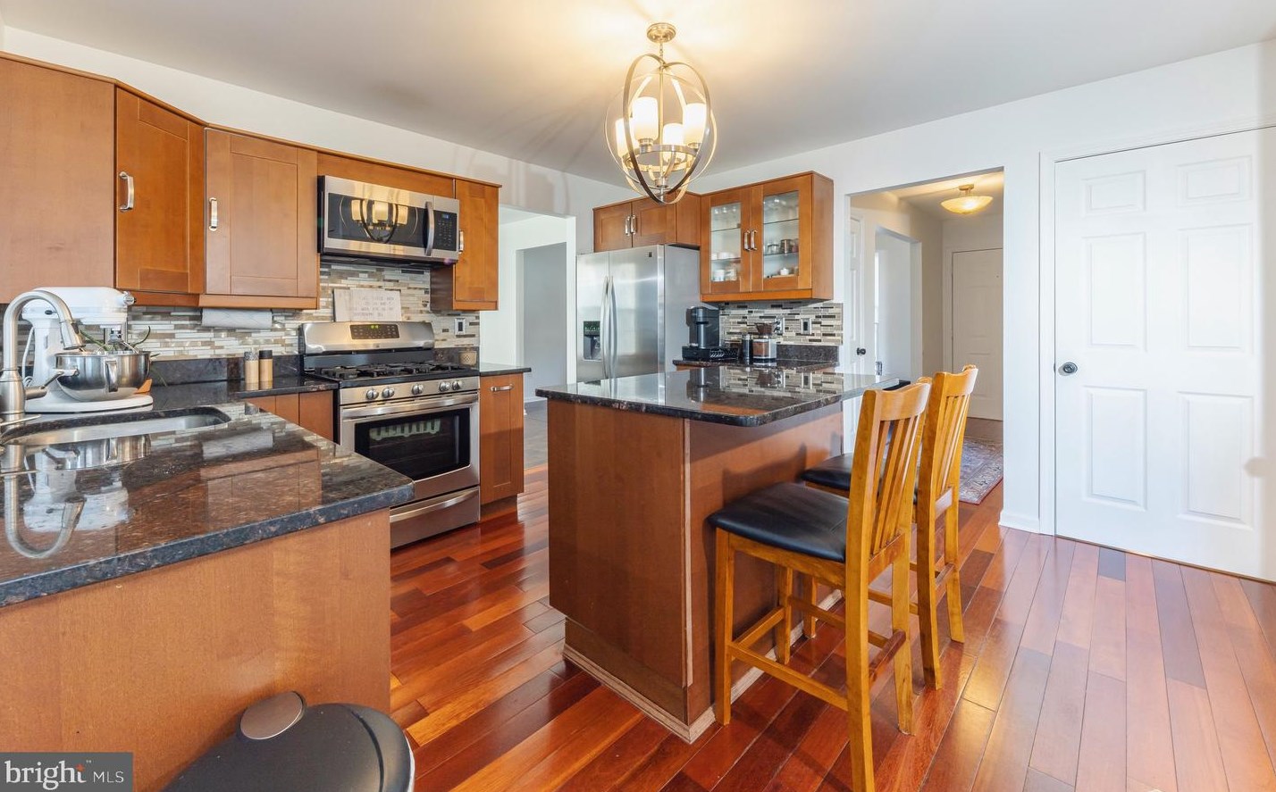 18 Bromley Ct, Waterford Township NJ  08004-2490 exterior