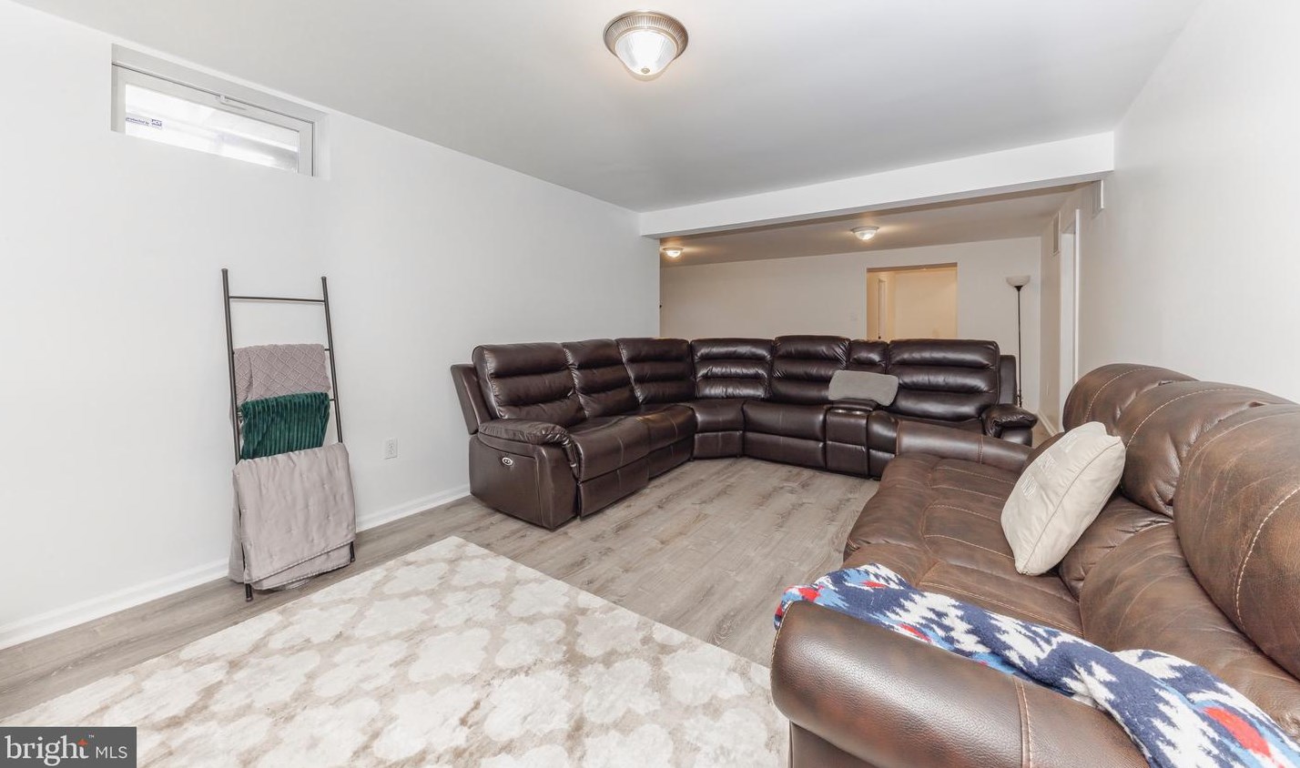 18 Bromley Ct, Waterford Township NJ  08004-2490 exterior