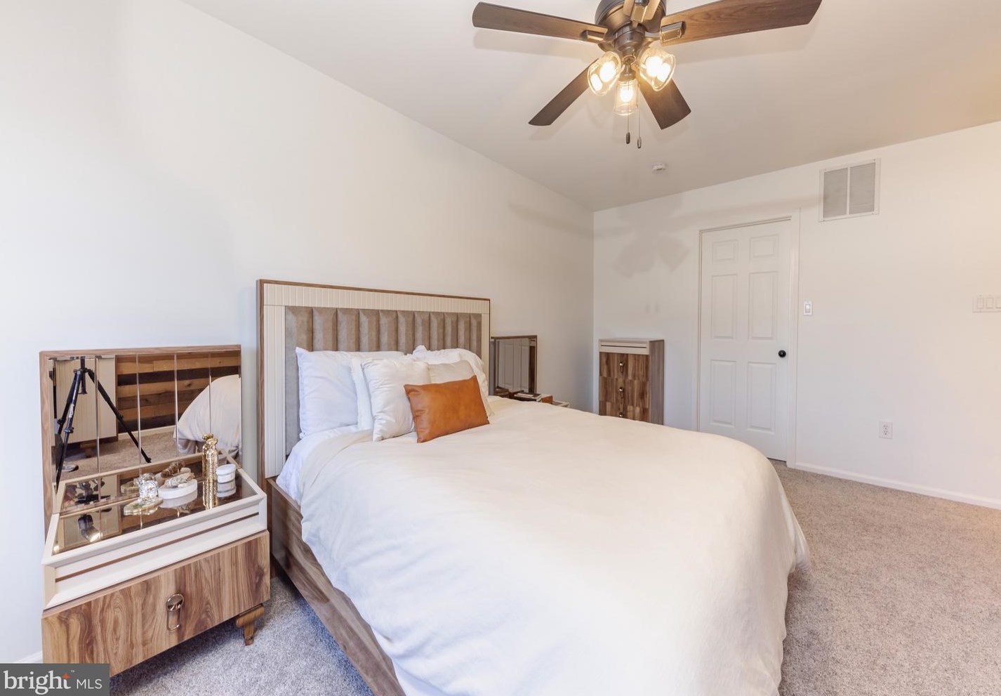 18 Bromley Ct, Waterford Township NJ  08004-2490 exterior