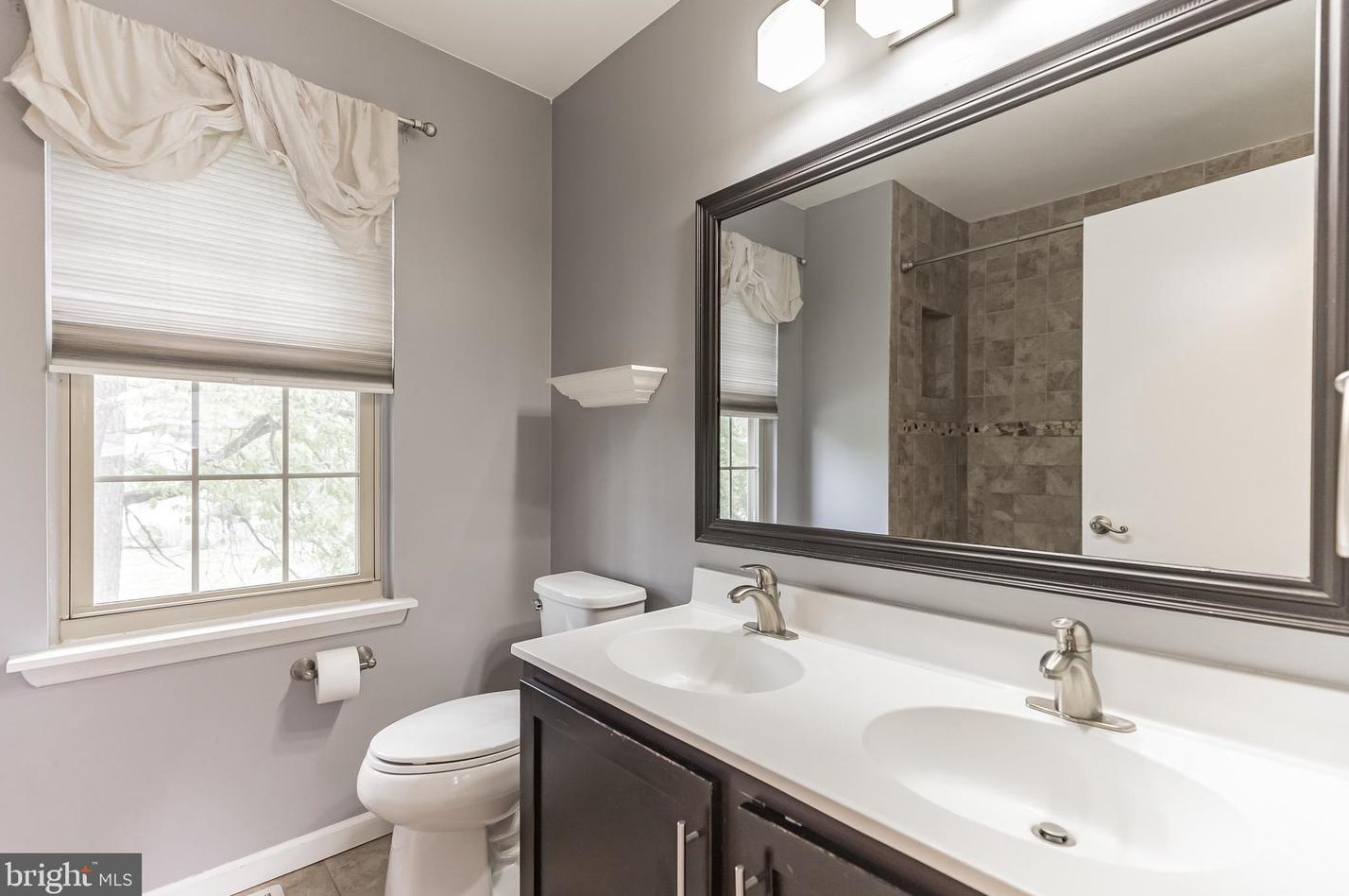 2 Hunter Ct, Waterford Township NJ  08004-2921 exterior