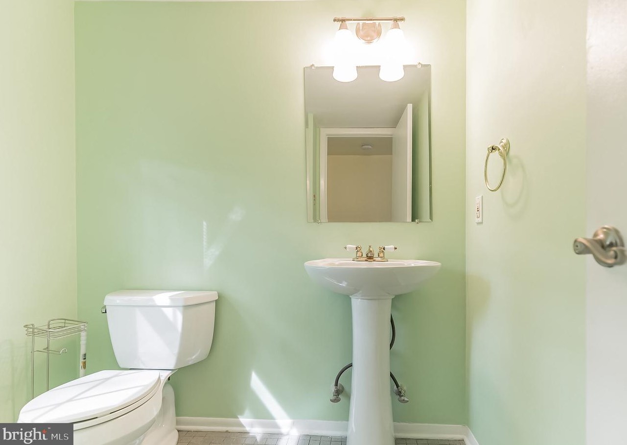 2 Hunter Ct, Waterford Township NJ  08004-2921 exterior