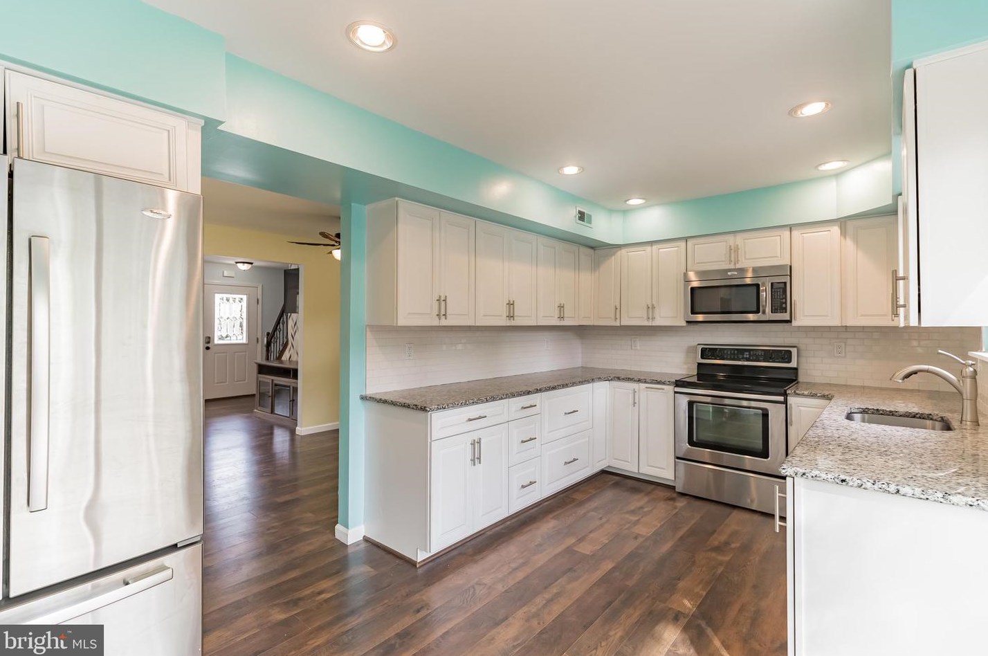 2 Hunter Ct, Waterford Township NJ  08004-2921 exterior