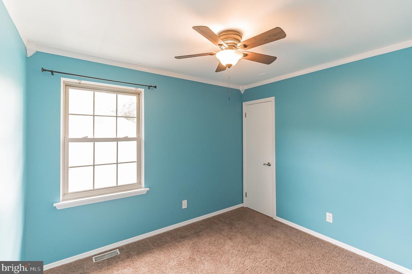 2 Hunter Ct, Waterford Township NJ  08004-2921 exterior