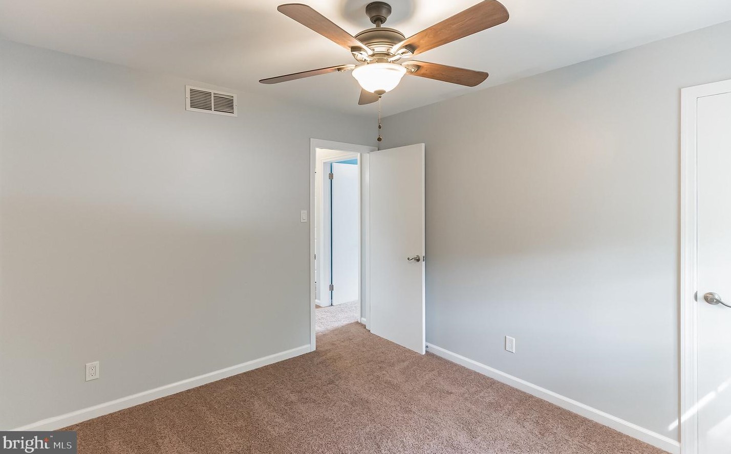 2 Hunter Ct, Waterford Township NJ  08004-2921 exterior