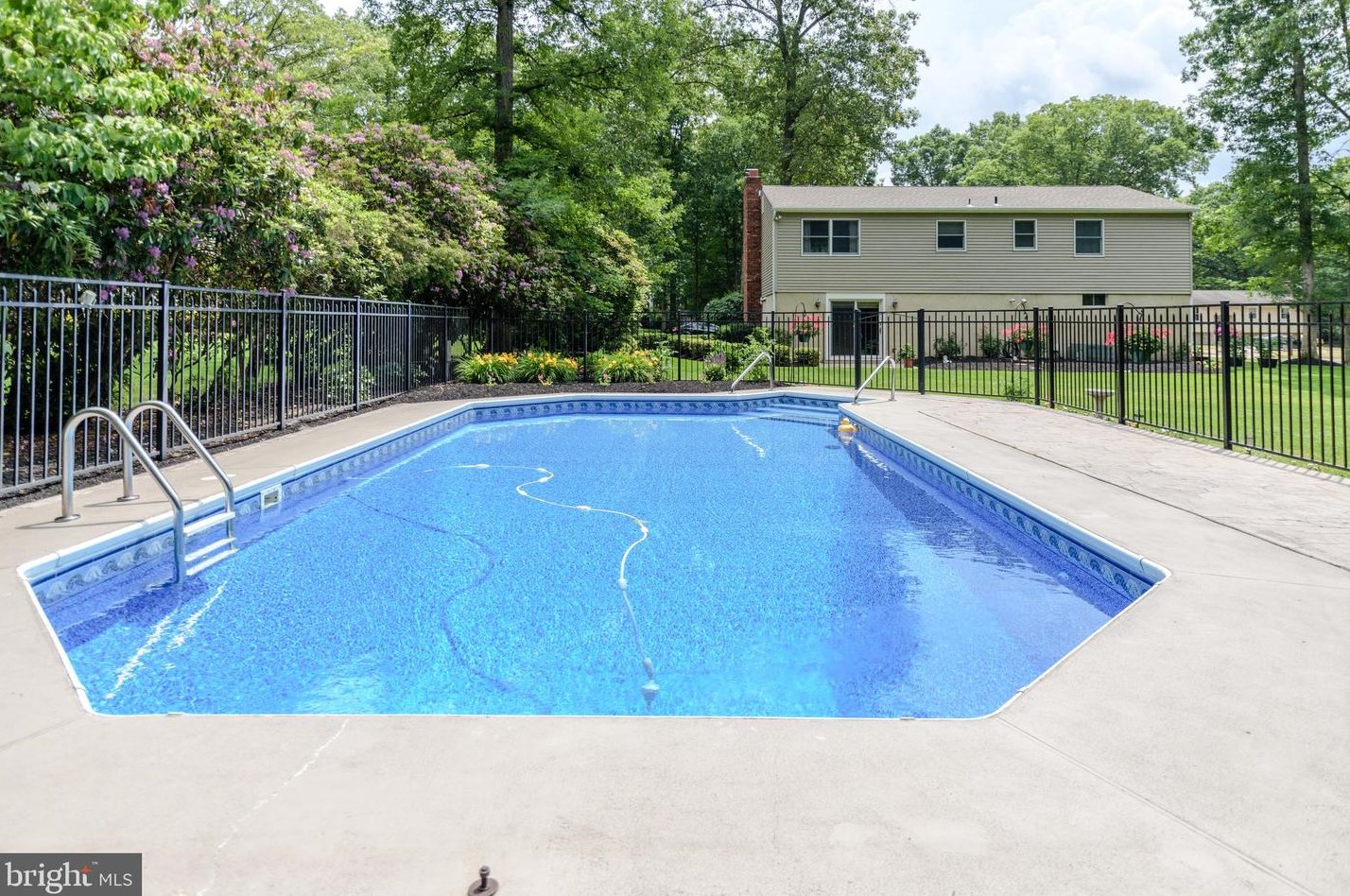 2211 Linden Ave, Waterford Township NJ 08004-1210 exterior