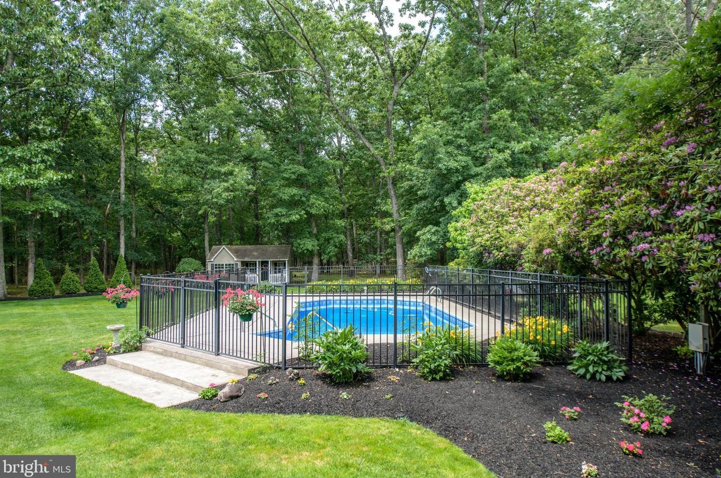 2211 Linden Ave, Waterford Township NJ 08004-1210 exterior