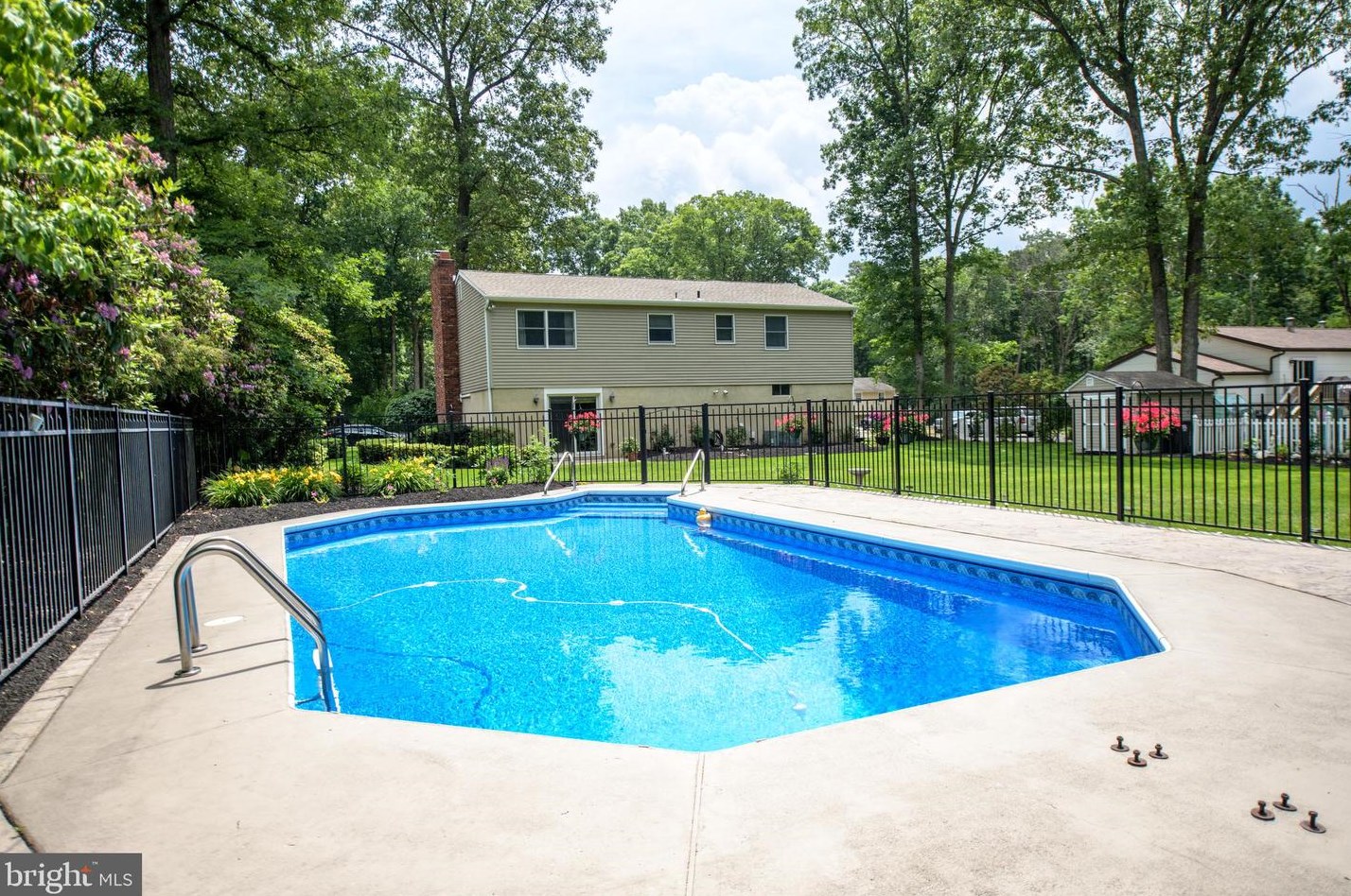 2211 Linden Ave, Waterford Township NJ 08004-1210 exterior