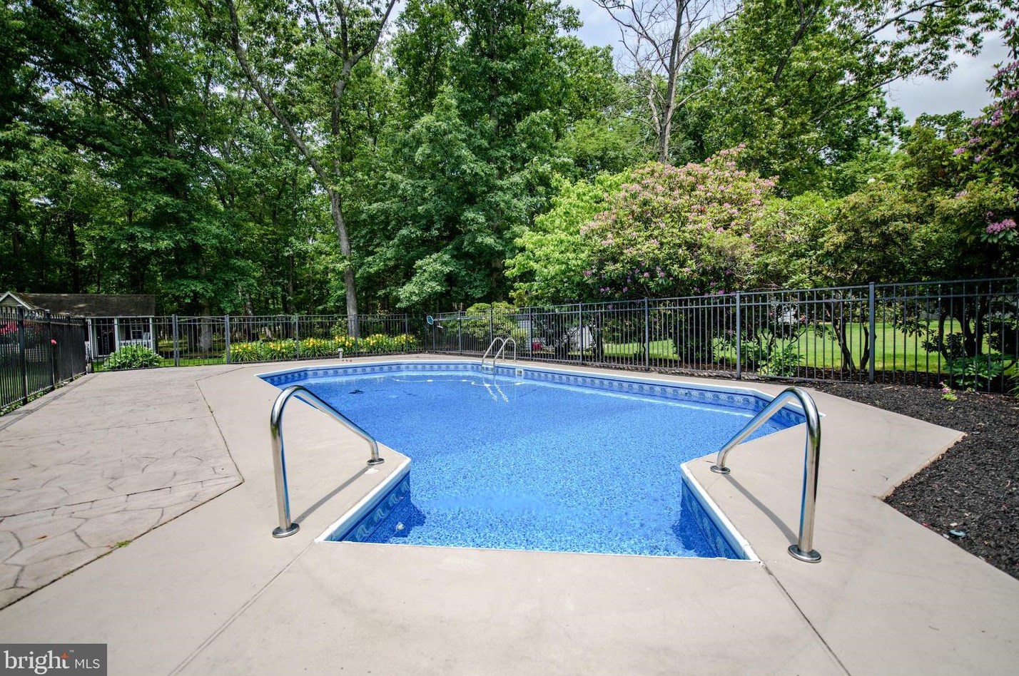 2211 Linden Ave, Waterford Township NJ 08004-1210 exterior