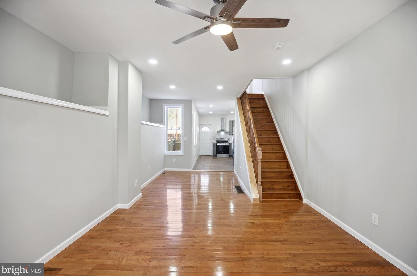 525 Bailey St, Camden NJ  08102-2522 exterior