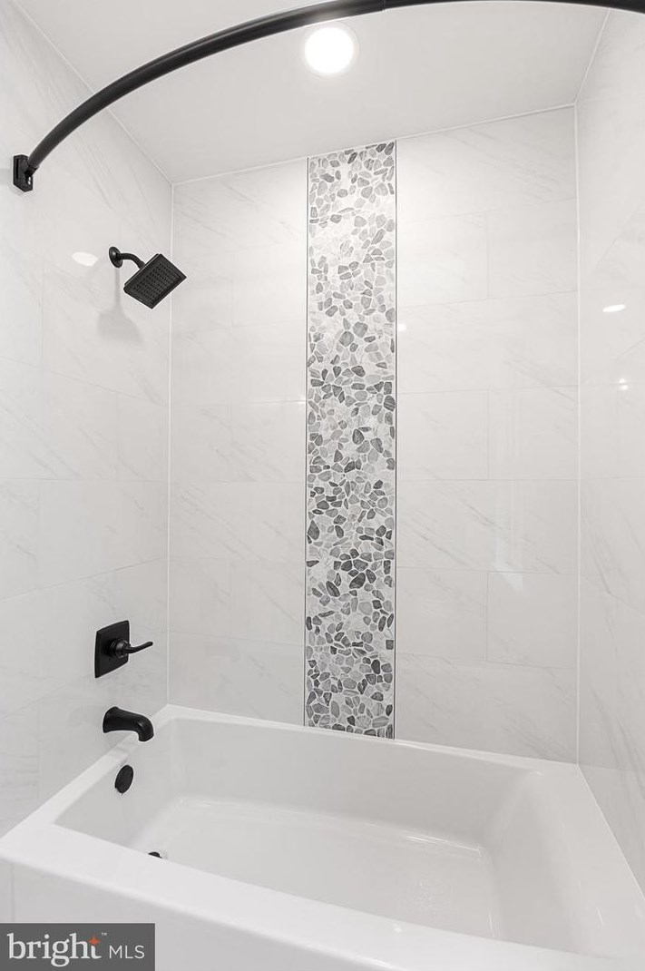 13 Hunter Ct, Waterford Township NJ 08004-2921 exterior