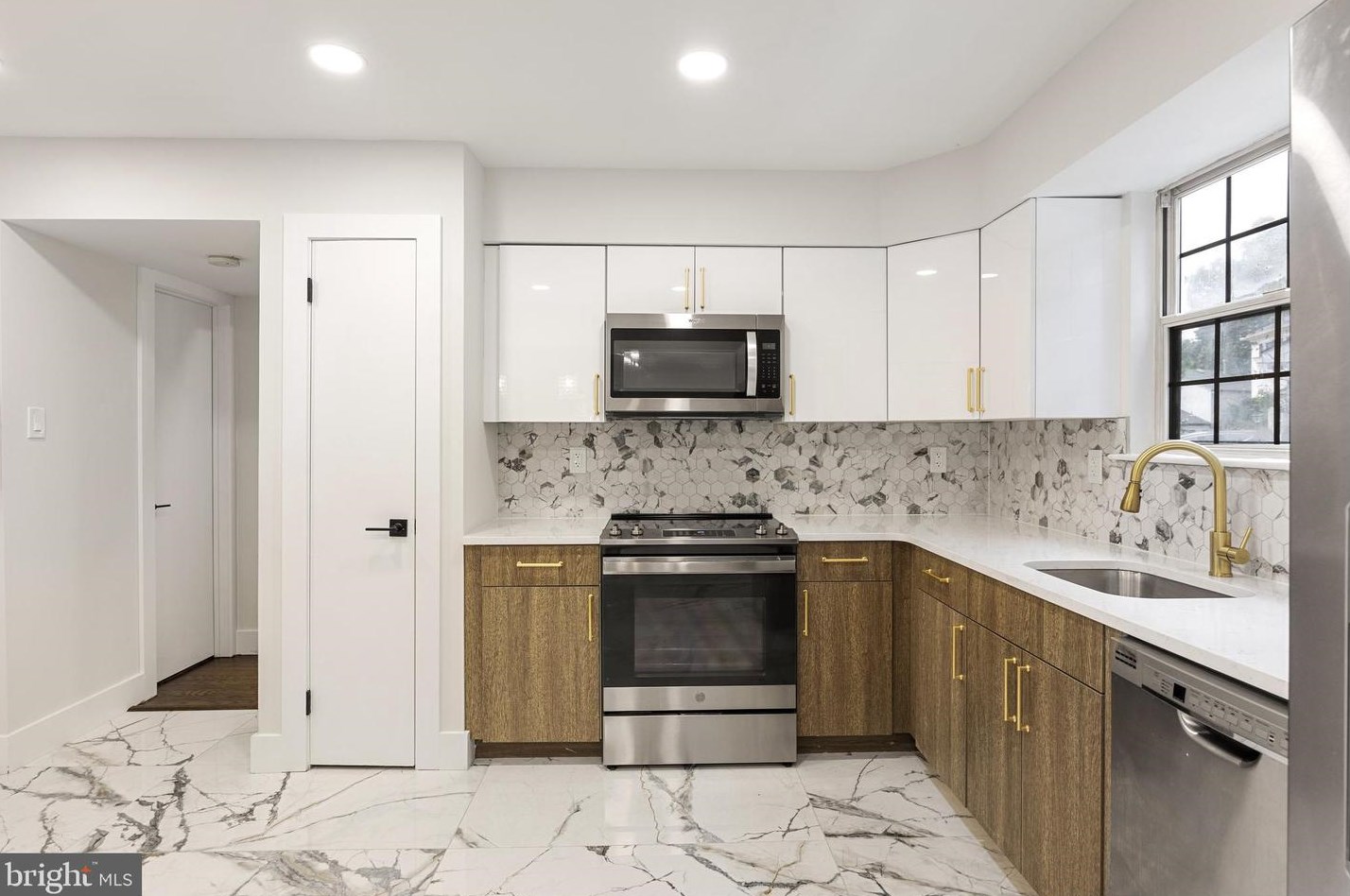 13 Hunter Ct, Waterford Township NJ 08004-2921 exterior